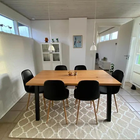 Skont Naer Dejlig Og I Skovby Pa Sydals *